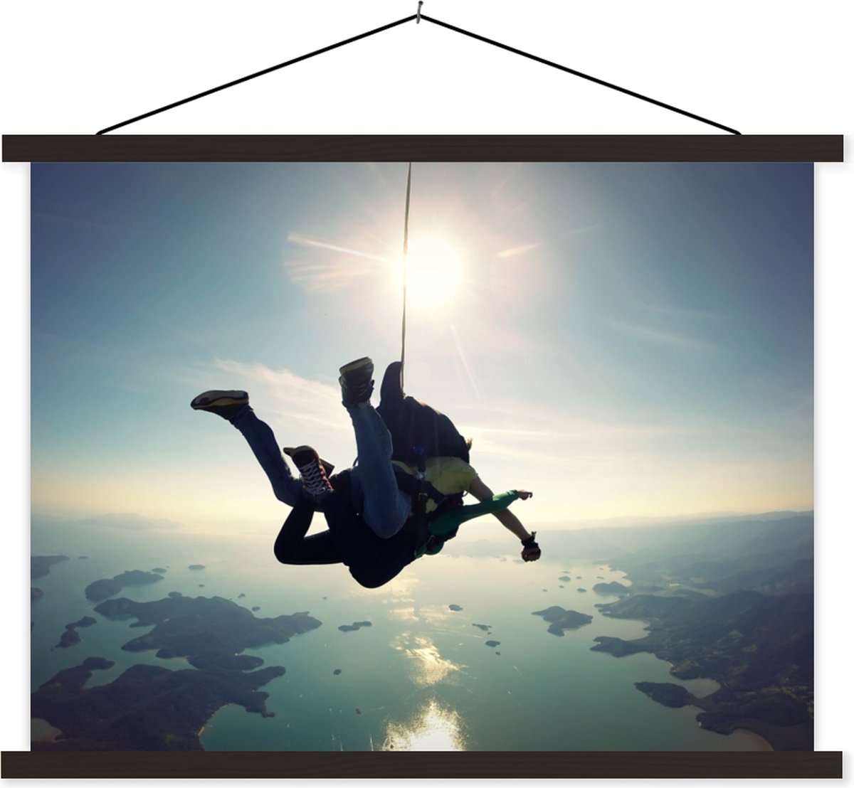 Posterhanger incl. Poster - Schoolplaat - Skydiven boven zee - 40x30 cm - Zwarte latten - TextilePosters