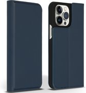 Accezz Hoesje Met Pasjeshouder Geschikt voor iPhone 14 Pro Max - Accezz Premium Leather Slim Bookcase - Donkerblauw