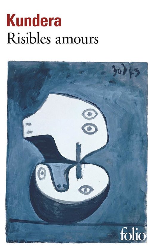 Couverture du livre 'Risibles amours' de Kundera. Visages abstraits blancs sur fond bleu. Texte : Kundera Risibles amours folio.