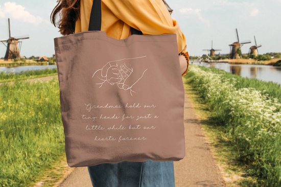MuchoWow® Schoudertas - Strandtas - Big Shopper - Boodschappentas - Quotes - Spreuken - 'Grandmas hold our tiny hands for just a little while but our hearts forever' - 45x45 cm - Katoenen tas