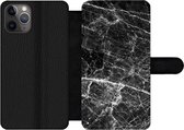 Bookcase Geschikt voor iPhone 11 Pro telefoonhoesje - Marmer print - Steen - Zwart - Met vakjes - Wallet case met magneetsluiting