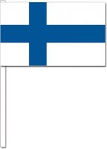10 zwaaivlaggetjes Finland 12 x 24 cm