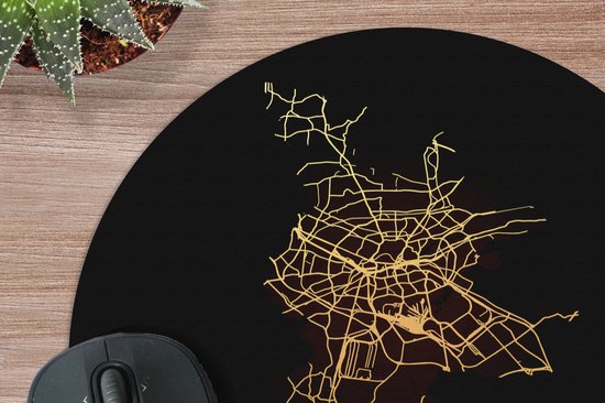 Ronde zwarte muismat met een gouden plattegrond van Nürnberg, met een deel van een muis en plantje.