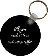 Sleutelhanger - Quotes - All you need is love and more coffee - Koffie - Spreuken - Liefde - Plastic - Rond - Uitdeelcadeautjes