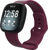 Mobigear Siliconen Watch bandje geschikt voor Fitbit Versa 3 Bandje Druksluiting | Mobigear Sport Dual - Rood / Paars