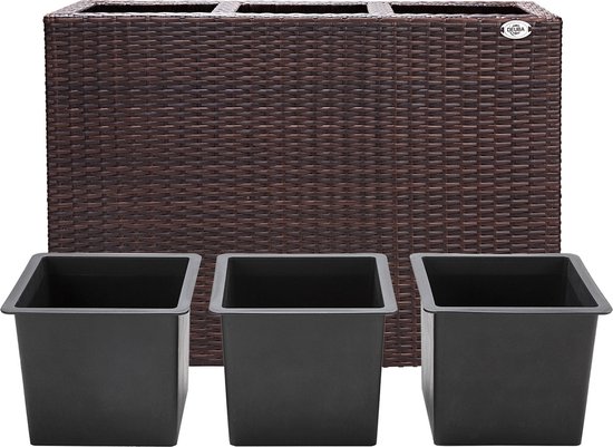 Bruine plantenbak met wicker-look en drie losse zwarte binnenpotten.
