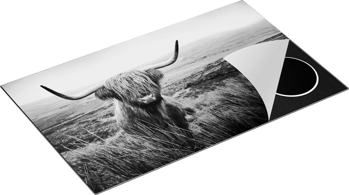 Chefcare Inductie Beschermer Schotse Hooglander Koe in het Veld - Zwart Wit - 85x52 cm - Afdekplaat Inductie - Kookplaat Beschermer - Inductie Mat