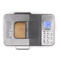 Bovenaanzicht van een RVS broodmachine met brood in de bakvorm en controlepaneel.