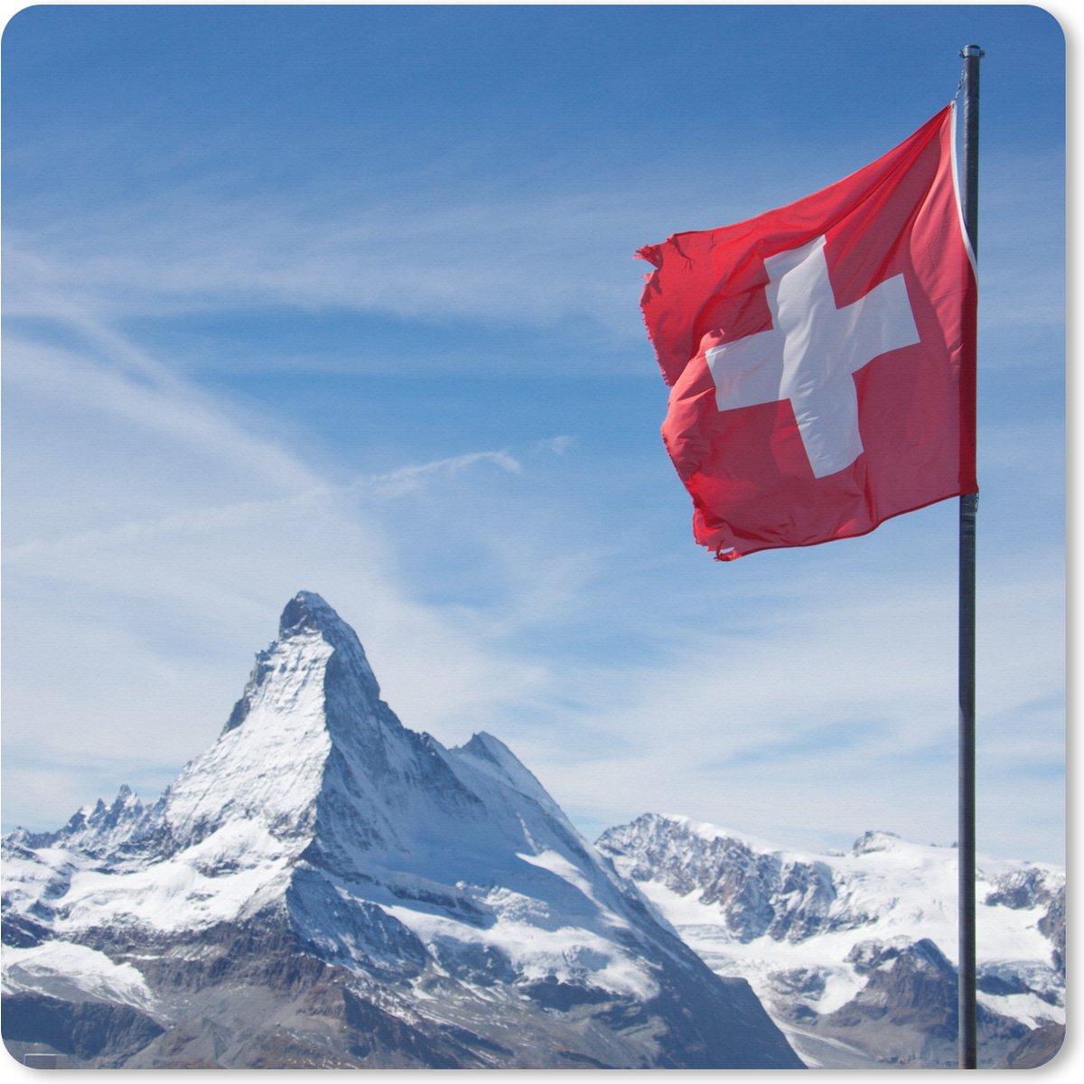 Muismat XXL 50x50 cm - Bureau onderlegger - Bureau mat Zwitserse Vlag bij Matterhorn in Zwitserland - Bureaumat - Gaming mousepad xl - Bureaulegger groot - Computer deskmat