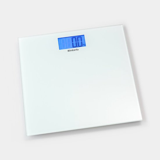Balance personnelle numérique blanche avec écran bleu, détachée du mur.