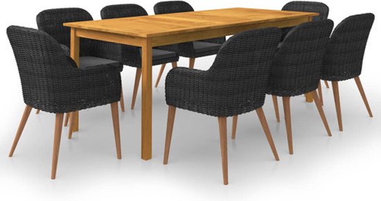 Houten tafel omringd door 8 zwarte gevlochten stoelen met grijze kussens.