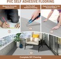 Instructies voor zelfklevende PVC-vloeren met houtnerfpatroon.