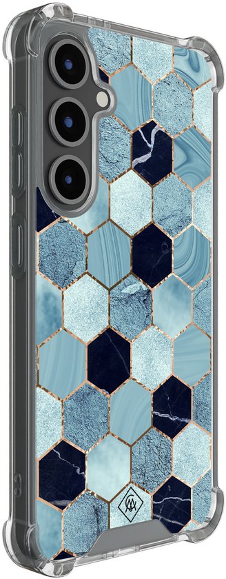 Transparant hoesje met blauw, marmer-look hexagonpatroon, met goudkleurige details.