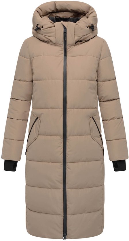 Long manteau matelassé beige à capuche, fermeture éclair et poignets noirs, debout.