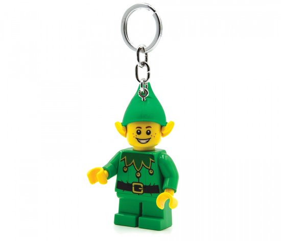 LEGO sleutelhanger met kerstelf in groene outfit, groen elfmutsje en gouden gesp, rechterarm opgeheven.
