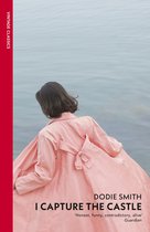 Vintage Classics: I Capture the Castle door Dodie Smith, met een vrouw in een roze jas.