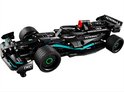 Gemonteerde zwarte LEGO Technic Mercedes-AMG F1 W14 raceauto met groene accenten en sponsorlogo's.