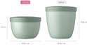 Deux pots vert pastel de 350 ml et 500 ml avec un couvercle vert foncé. Les dimensions sont visibles.