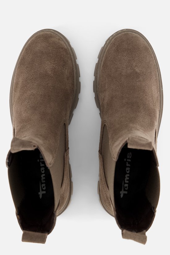 Boven aanzicht van beige suède Chelsea laarzen met dikke zolen en Tamaris logo.