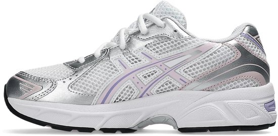 Asics Gel-1130 dames sneaker in wit met zilverkleurige en lichtpaarse accenten. Zilveren neuskap.