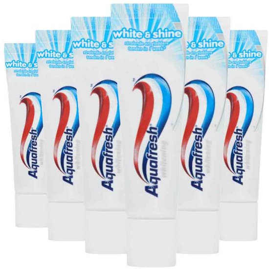 Zes tubes Aquafresh Whitening tandpasta met de rode, witte en blauwe golf en de tekst 'white & shine'.