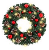 Premium Kerstkrans XL- met Decoraties & LED verlichting(50cm) –Extra volle en dikke takken - Groene dennenkrans met rode kerstballen & dennenappels – 30 LED lampjes – Luxe kerstdecoratie - deurkransen kerstversiering- Kerstmis