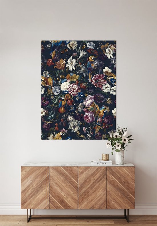 Poster op Papier - 60 x 80 cm - Papegaaien en bloemen op donkere achtergrond - PosterJunkie