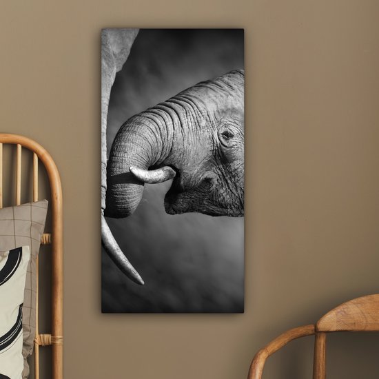 Canvas schilderij - Wilde dieren - Olifanten - Zwart - Wit - Woonkamer - Canvas - 40x80 cm - Muurdecoratie - Canvas doek