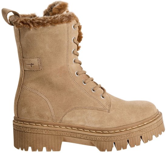 Beige suède enkellaarsjes met vetersluiting, decoratieve gesp, dikke profielzool en teddy voering.