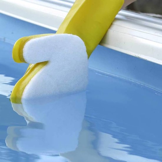 Zwemvijver met organische vorm en vlonder in Epe - Vos Tuinvisie