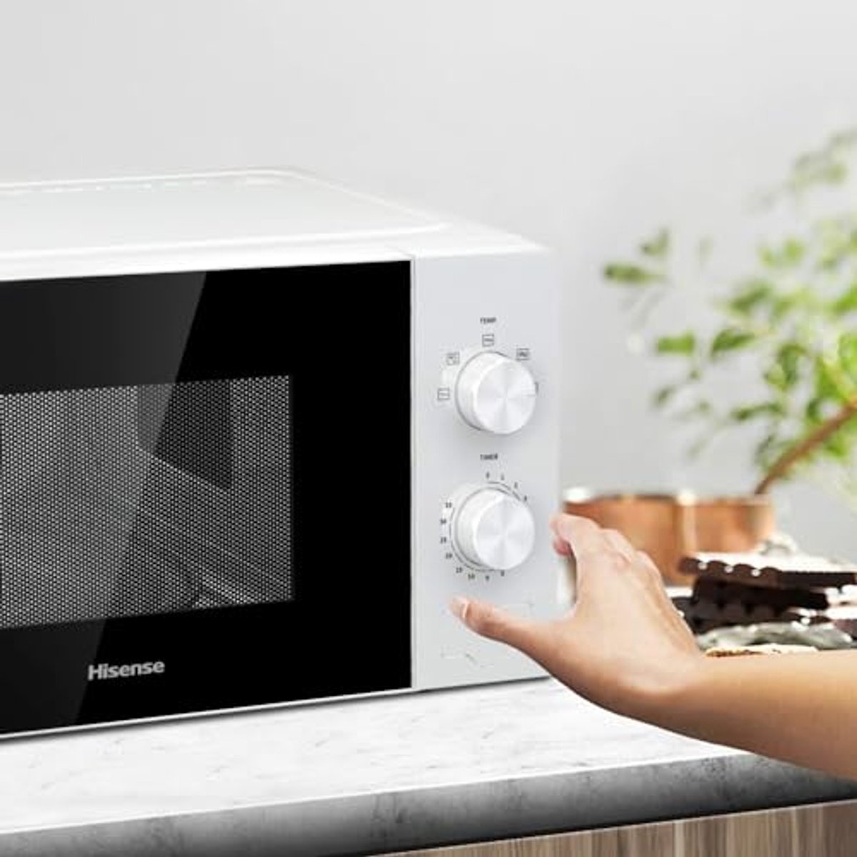 Magnetron 700 W met 20 l capaciteit, meerfasekookplaat, 5 standen en ontdooifunctie