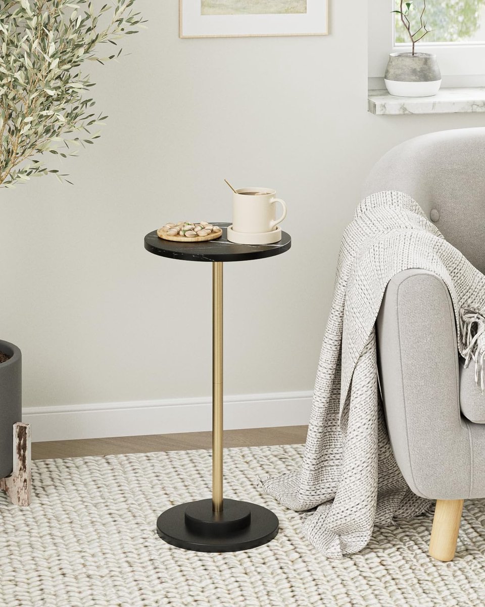Unyqoos Ronde bijzettafel met gegraveerd blad en zwart metalen frame voor elke kamer