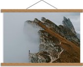 Schoolplaat – Man op Bergtop - 60x40cm Foto op Textielposter (Wanddecoratie op Schoolplaat)