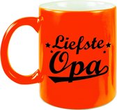 Liefste opa tekst cadeau mok / beker - 330 ml - neon oranje - kado koffiemok / theebeker