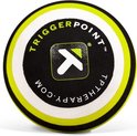 TriggerPoint MB5 massagebal, zwart met gele en witte ringen.