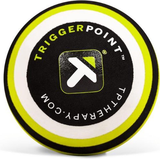 TriggerPoint MB5 massagebal, zwart met gele en witte ringen.