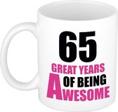 65 great years of being awesome cadeau mok / beker wit en roze
