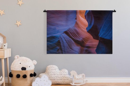 Tapisserie Antelope Canyon - Les couleurs bleu foncé brillent à travers les fentes de l'Antelope Canyon Tapisserie en coton 120x80 cm - Tapisserie avec photo