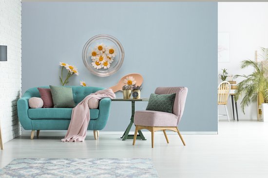 Papier peint Papier peint photo en vinyle - Fleurs de camomille sur fond bleu clair largeur 360 cm x hauteur 240 cm - Tirage photo sur papier peint (disponible en 7 tailles)