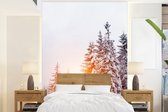 Behang - Fotobehang Zon - Bomen - Sneeuw - Breedte 160 cm x hoogte 220 cm