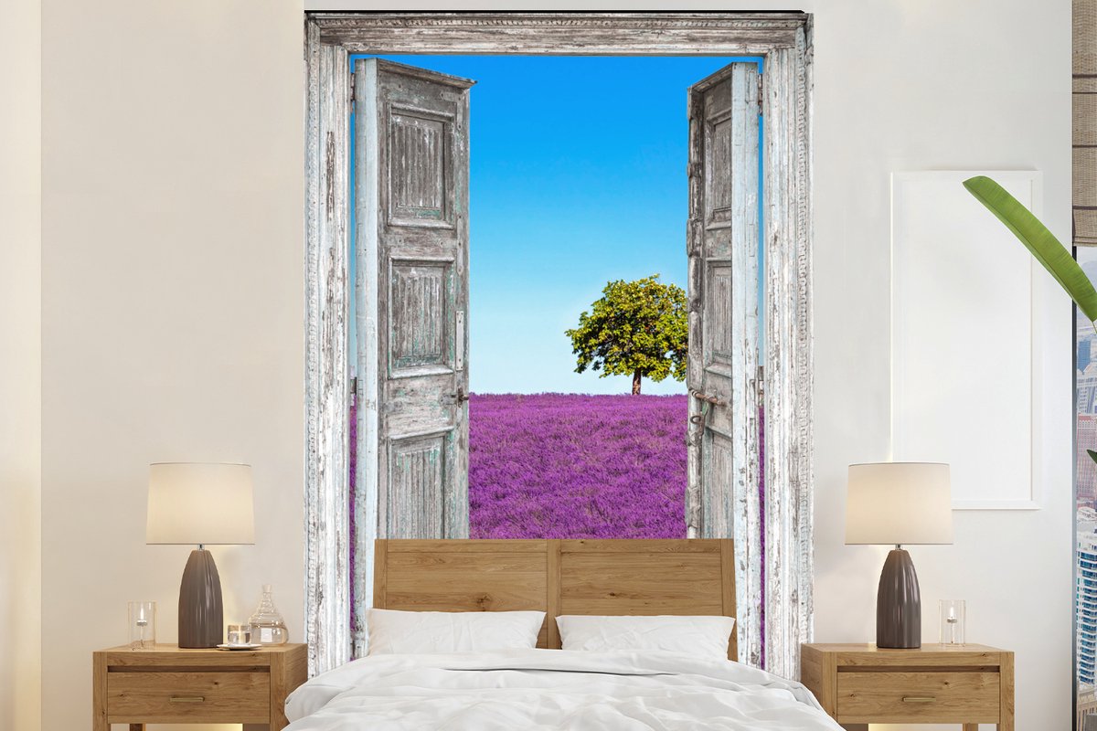 Behang - Fotobehang Bloemen - Lavendel - Doorkijk - Breedte 155 cm x hoogte 240 cm