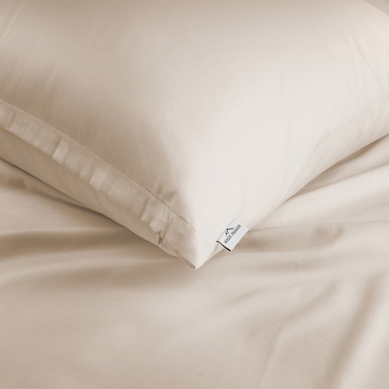 Nordic Paradise - Housse de couette en satin de Katoen de Luxe 140x220 cm + 2 taies d'oreiller 60x70 cm avec fermeture éclair fine - Beige