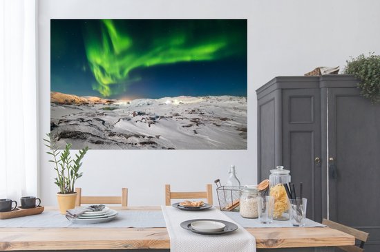 Aurores boréales au dessus d'un paysage hivernal poster papier 180x120 cm - Tirage photo sur Poster (décoration murale salon / chambre) / Phénomènes naturels Poster XXL / Groot format!