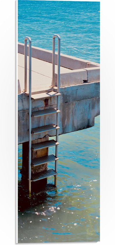 WallClassics - PVC Schuimplaat - Wit Trapje in Helderblauwe Oceaan - 20x60 cm Foto op PVC Schuimplaat (Met Ophangsysteem)
