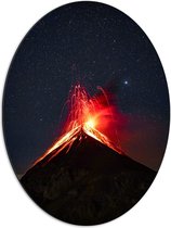 Dibond Ovaal - Vooraanzicht van Vuurspuwende Vulkaan onder Sterrenhemel - 51x68 cm Foto op Ovaal (Met Ophangsysteem)