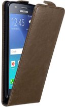 Cadorabo Hoesje geschikt voor Samsung Galaxy J5 2015 in KOFFIE BRUIN - Beschermhoes in flip design Case Cover met magnetische sluiting