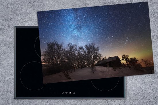 KitchenYeah® Inductie beschermer 81.6x52.7 cm - Sterrenhemel - Landschap - Zweden - Sneeuw - Winter - Kookplaataccessoires - Afdekplaat voor kookplaat - Inductiebeschermer - Inductiemat - Inductieplaat mat