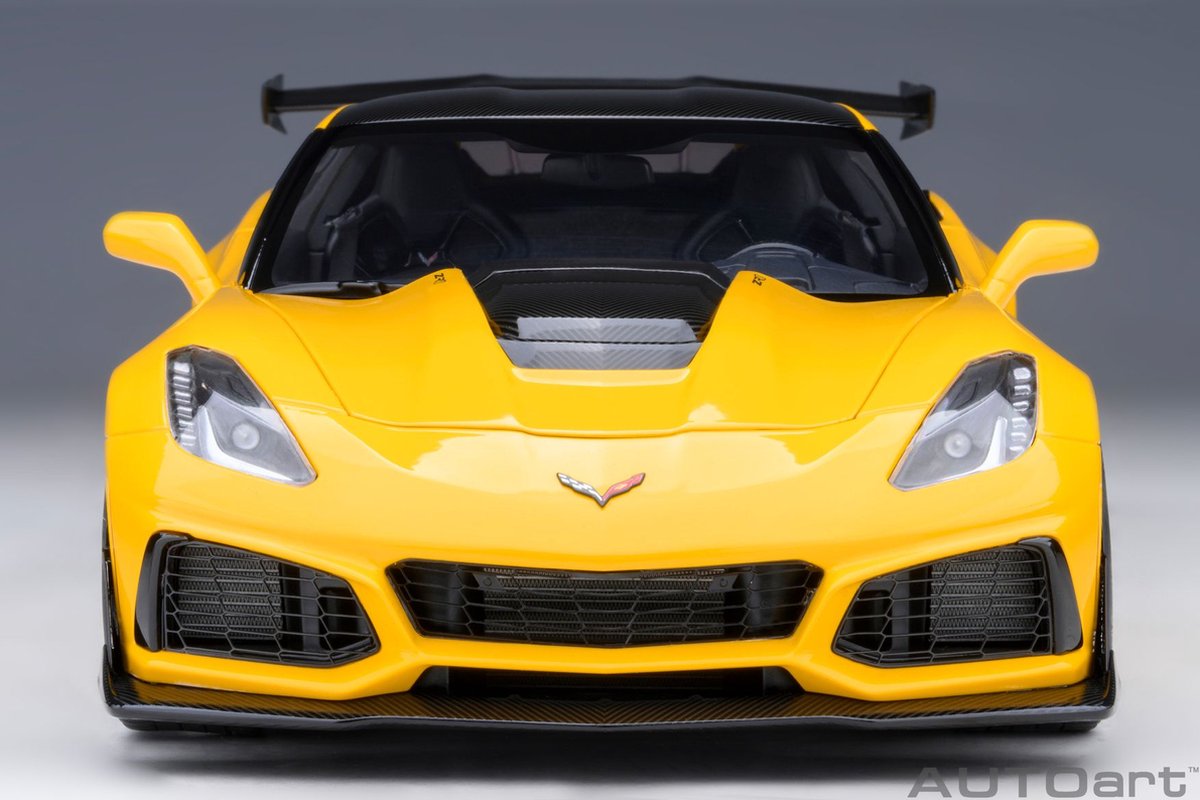 AUTOart 1/18 Chevrolet Corvette C7 ZR1, Corvette Racing Yellow Tintcoat