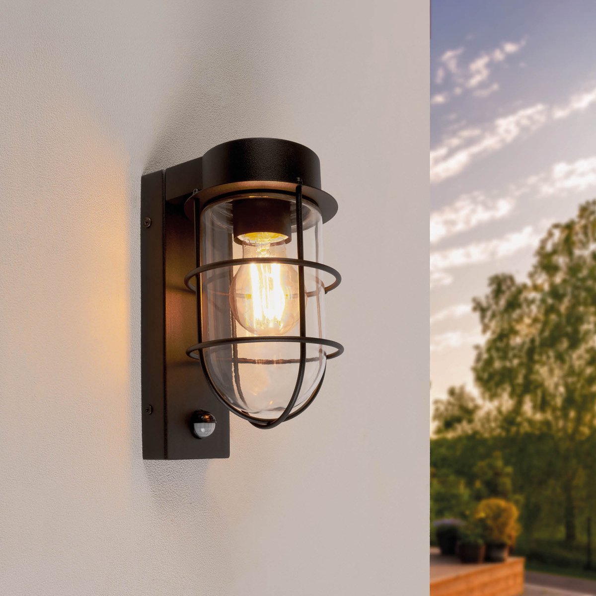Bol.com Ledvion - LED Wandlamp Incl. Sensor - E27 - IP44 - Zwart aanbieding