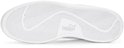 Onderkant van een witte Puma Smash 3.0 L sneaker met visgraatprofiel.